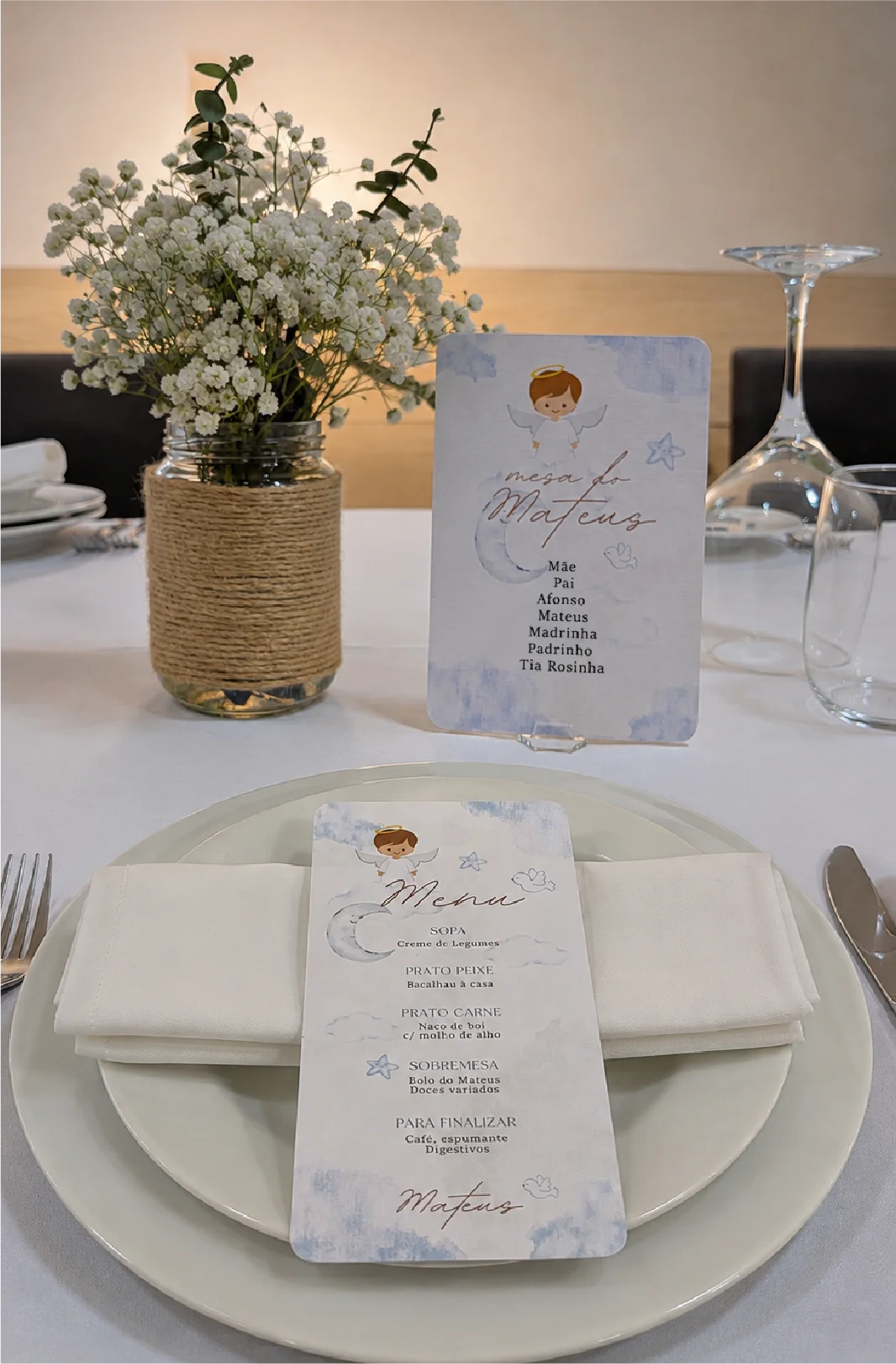 Detalhe da textura e das ilustrações aplicadas ao menu.