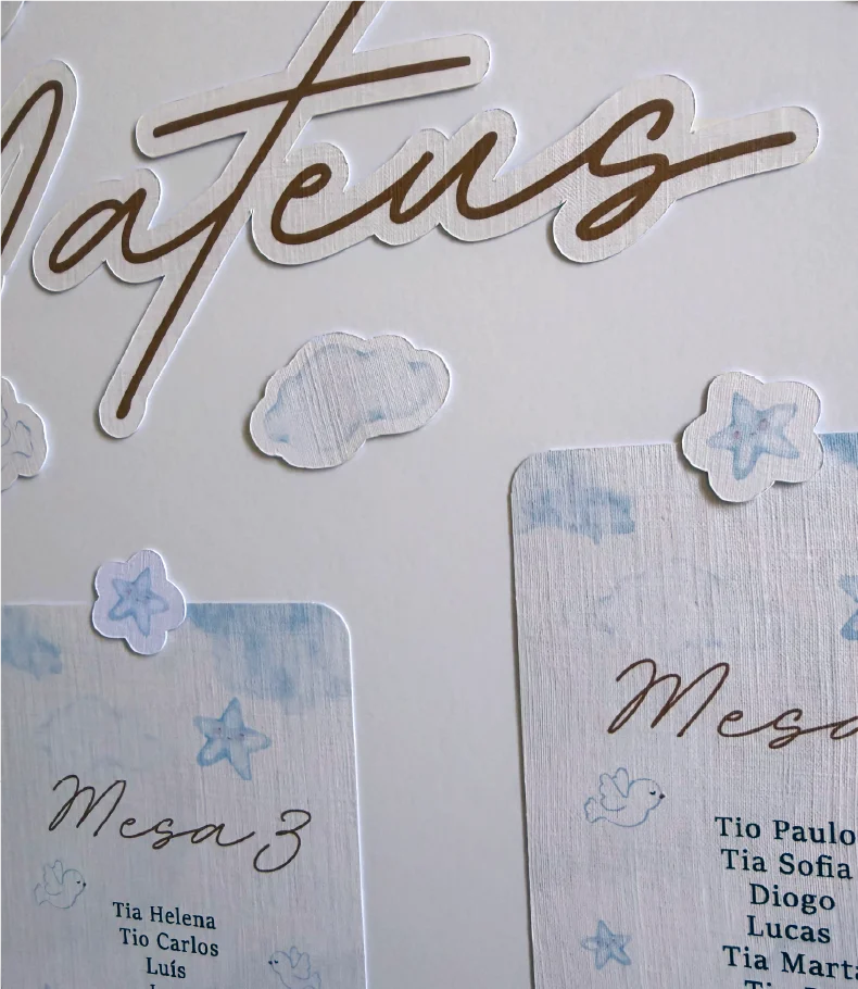 Assinatura do nome Mateus e marcadores de mesa com detalhes em aquarela.