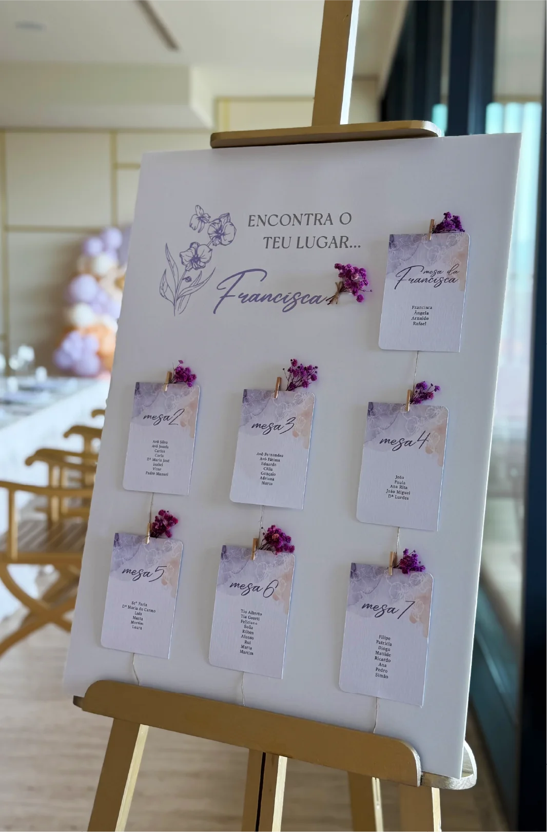 Seating plan da Primeira Comunhão da Francisca com elementos florais.